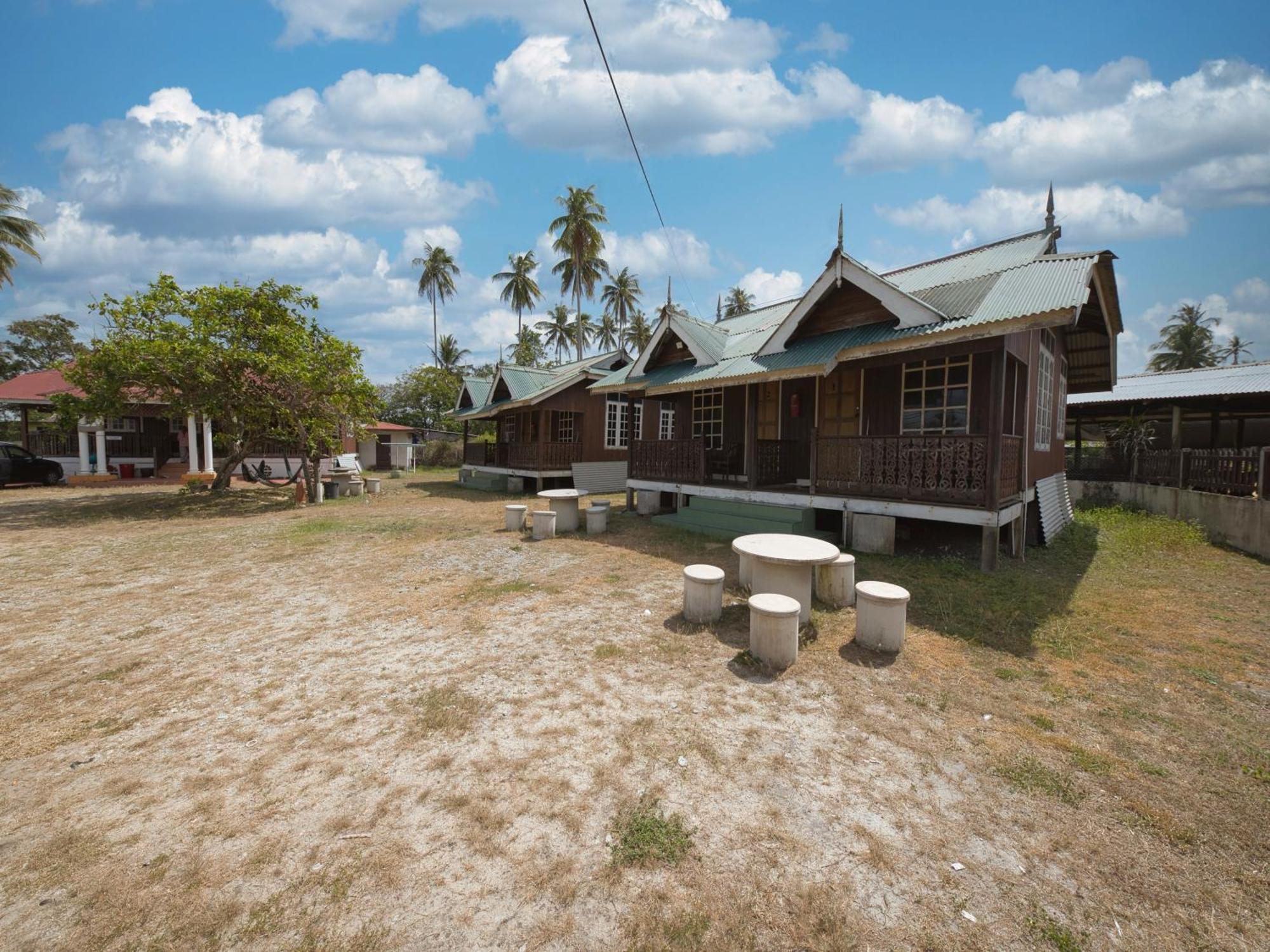 Oyo 90968 Teratak Samuderakita, Chalet & Guesthouse Kampong Gong Badak Exteriér fotografie