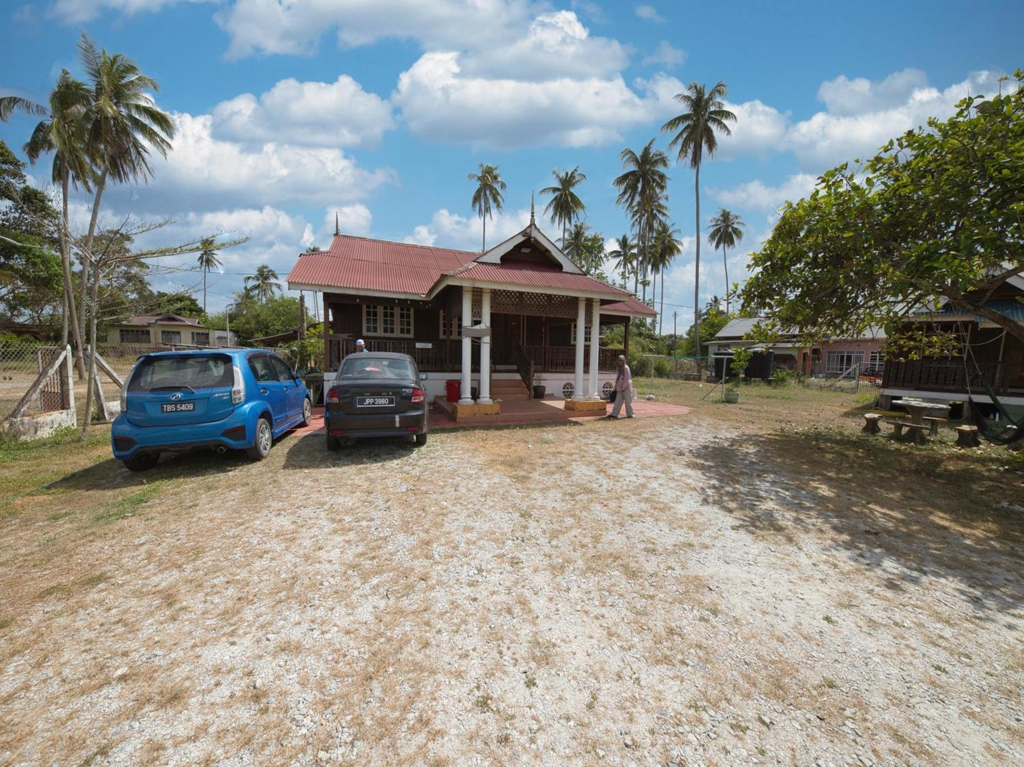 Oyo 90968 Teratak Samuderakita, Chalet & Guesthouse Kampong Gong Badak Exteriér fotografie